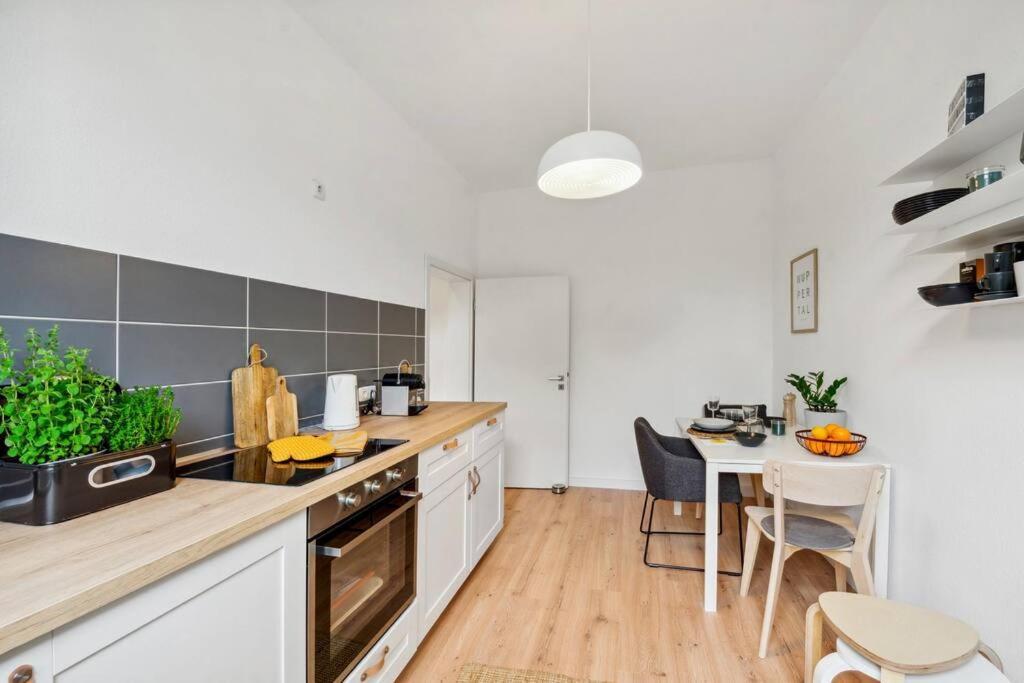 Wuppertaler Altbau-Traum Gutenberg - Naehe Dus & Dortmund & Koeln & Essen Apartment ภายนอก รูปภาพ